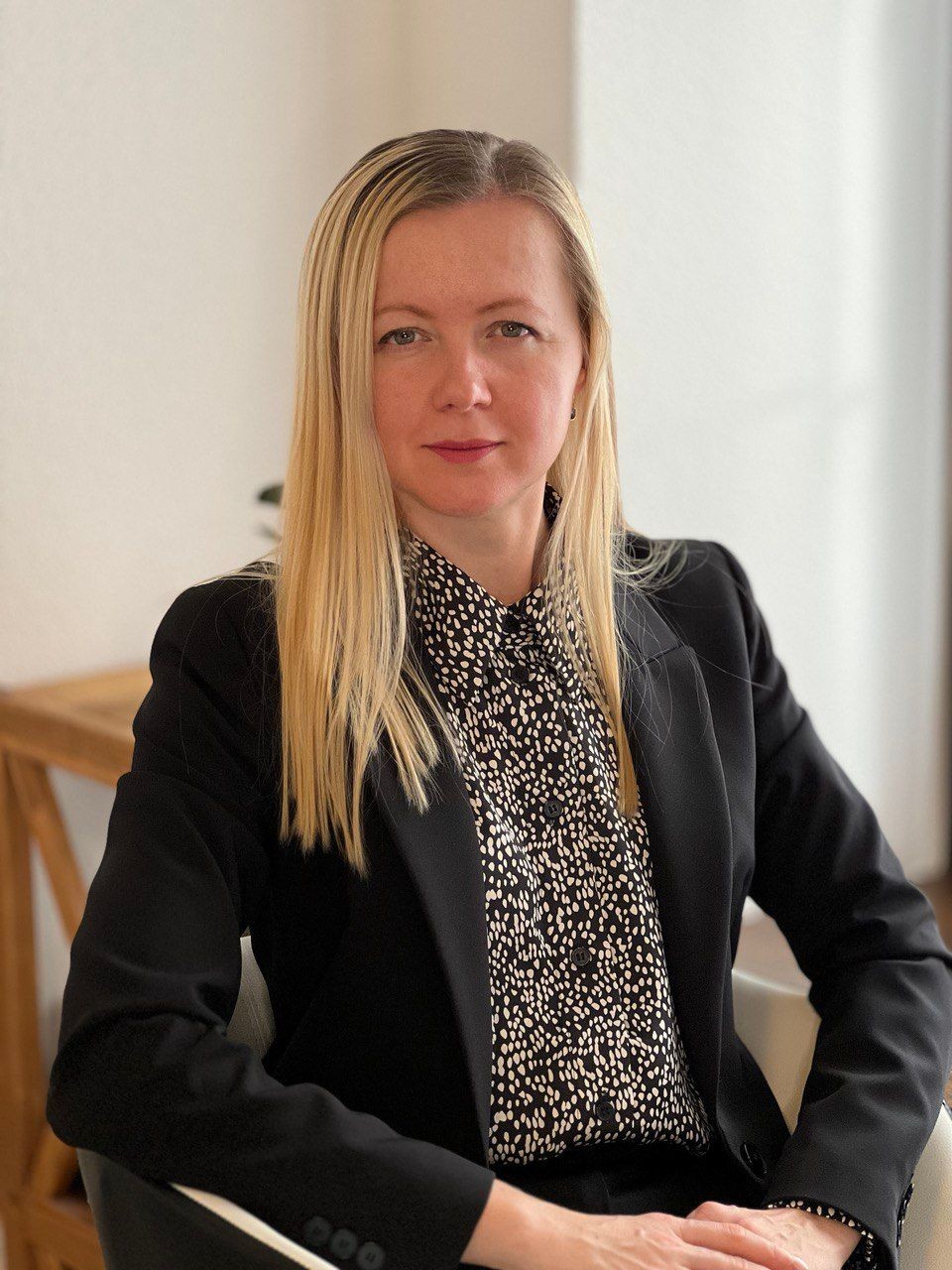 Nadiia Alekseieva, Advisory Alekseieva, Ukrainisch und Russisch sprachige Juristin in der Schweiz. 